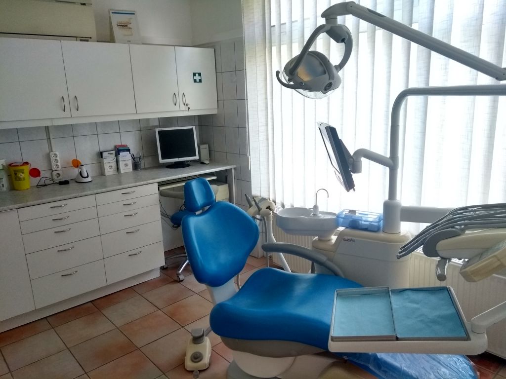 Aquincum Fogászat Budapest, Óbuda: fogorvos, fogtömés, fogpótlás, esztétikai fogászat